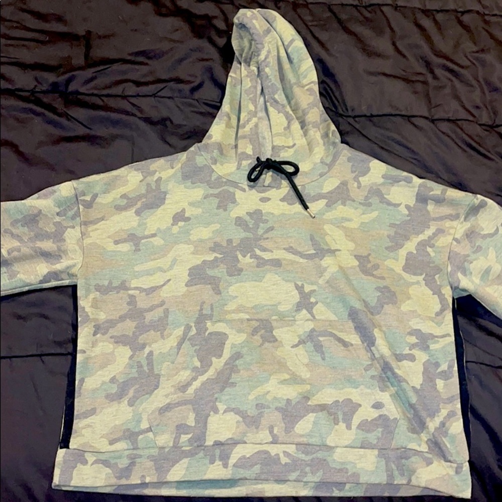 cropped camouflage hoodie